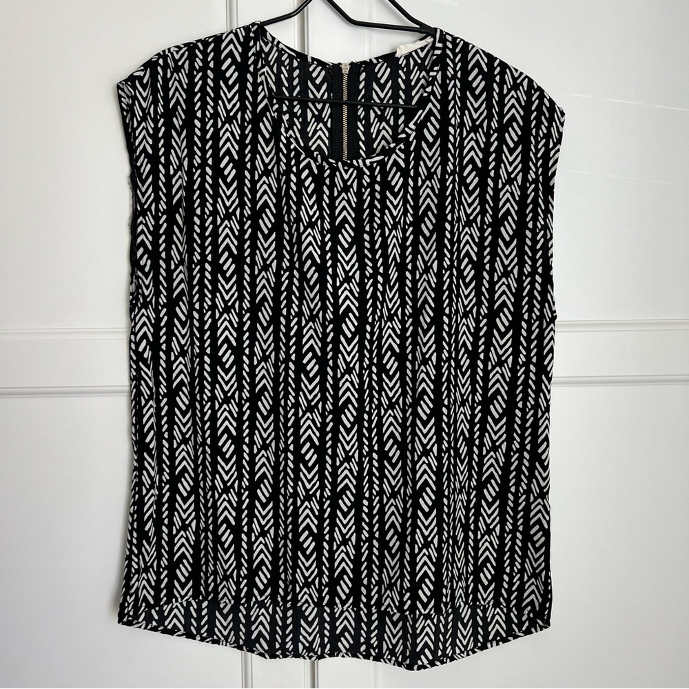 Black and White Patterned Women's Top